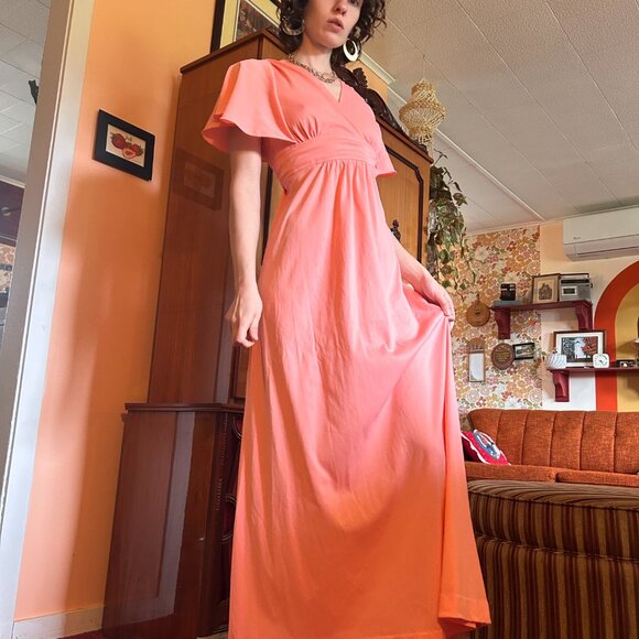 1970s prairie maxi dress in pale pink with butterfly cap sleeves and empire wais - Picture 11 of 16